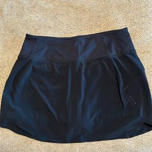 Athleta Run With It Skort - Black - Size Small - Excellent Condition